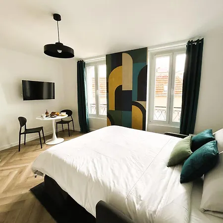 La Maison Hugo * Монтрёй